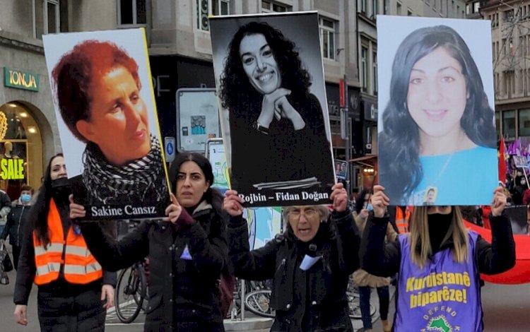 Paris'te  Kürtler 10 yıl önce katledilen 3 Kürt kadın siyasetçi için yürüdü