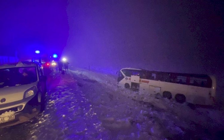 Diyarbakır'da yolcu otobüsü devrildi: 4'ü ağır 30 yaralı