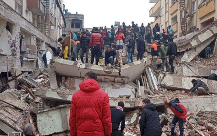 7,4 büyüklüğünde deprem 10 ili vurdu: 284 kişi hayatını kaybetti 2 bin 323 yaralı