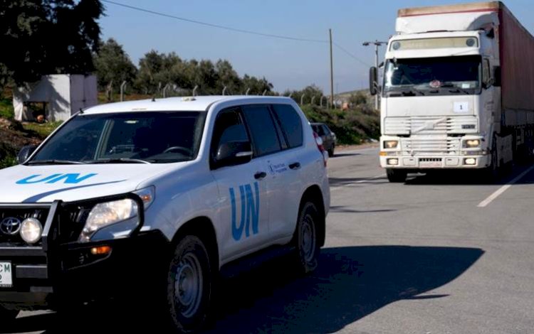 Suriye'ye insani yardım kamyonları geçti