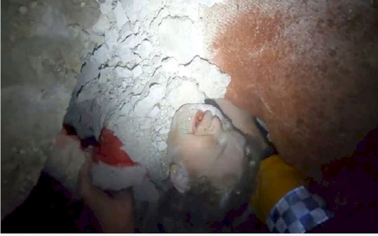 Suriye’deki depremzedeler: Yardım istiyoruz ceset torbası gönderiyorlar