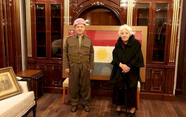 104 yıllık Kürdistan Bayrağı, Başkan Barzani’ye teslim edildi