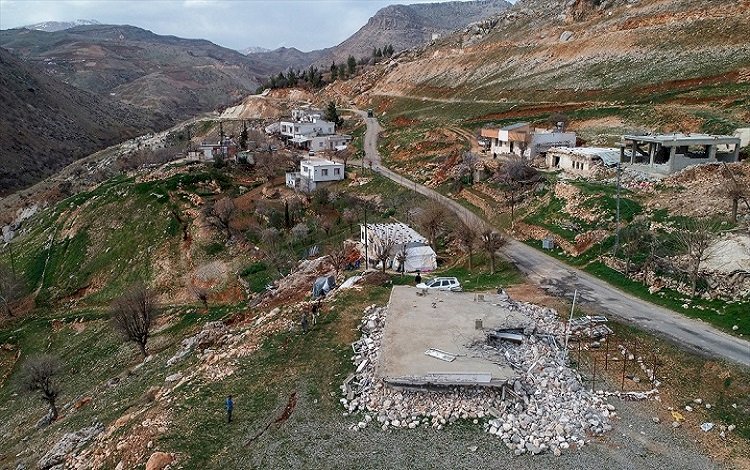 Adıyaman’da depremde zemini kayan mezra tahliye edildi