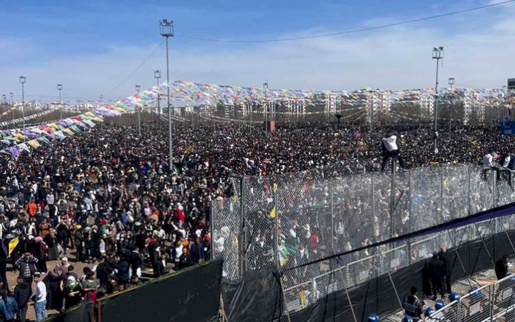 On binler Diyarbakır Newroz'unda buluştu
