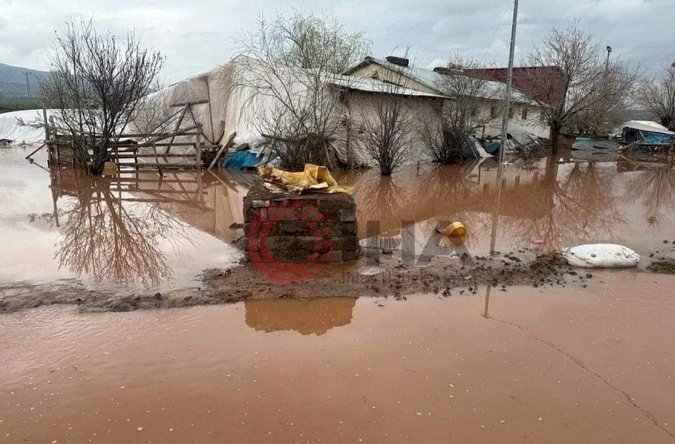 Urfa ve Elazığ'da şiddetli yağış: Caddeler, evler, tarlalar su altında kaldı