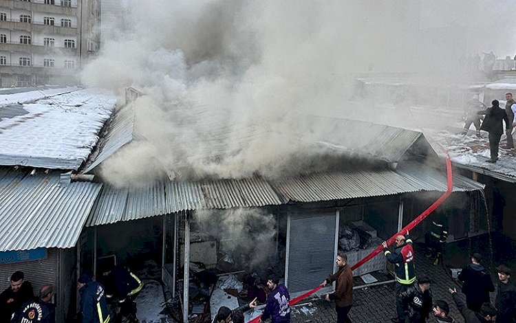Van'daki Büyük Rus Pazarı'nda korkutan yangın