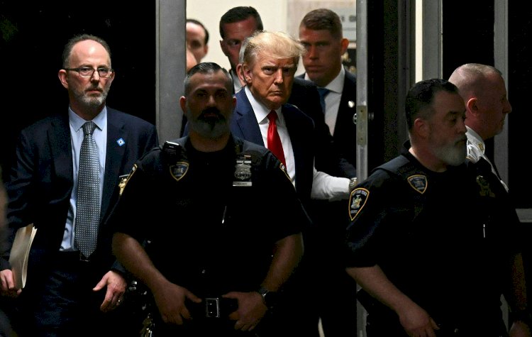 Eski ABD Başkanı Trump, resmen gözaltında