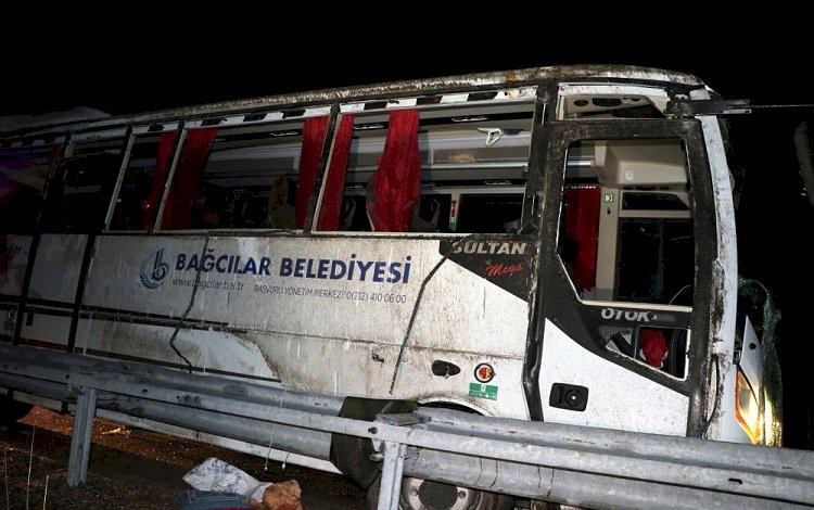 Deprem bölgesinden dönenleri taşıyan otobüs kaza yaptı: 3 ölü, 19 yaralı