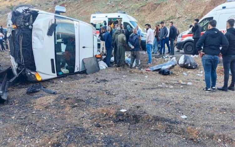 Şırnak'ta yolcu minibüsü devrildi: 8 yaralı