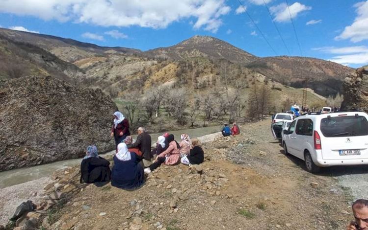 Munzur Çayı'na uçan araçtaki kayıp Diyarbakırlı 3 genç aranıyor