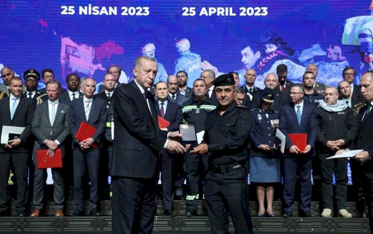 Türkiye’den Kürdistan Bölgesi kurtarma ekibine Devlet Üstün Fedakarlık Madalyası