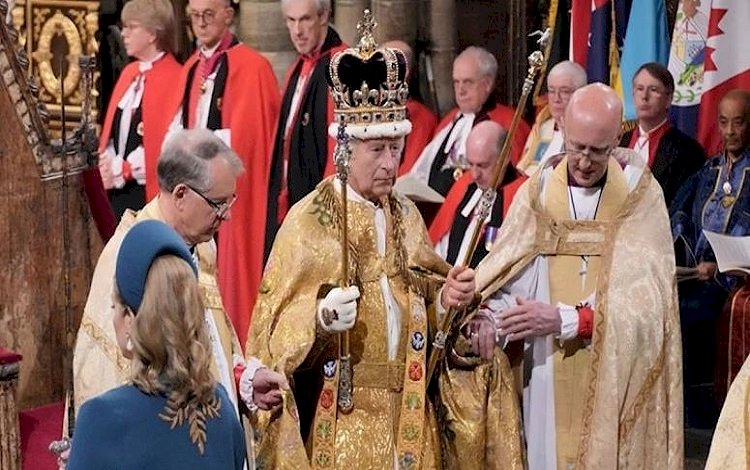 İngiltere’de görkemli tören: Kral 3. Charles tacını giydi