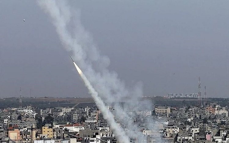 İsrail ordusu Gazze'de 53 ayrı noktayı vurduğunu açıkladı
