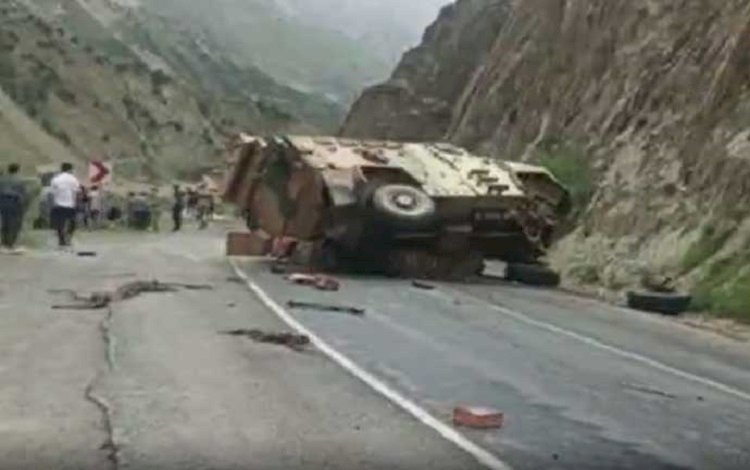 Hakkari'de zırhlı araç devrildi: 3 asker yaralandı