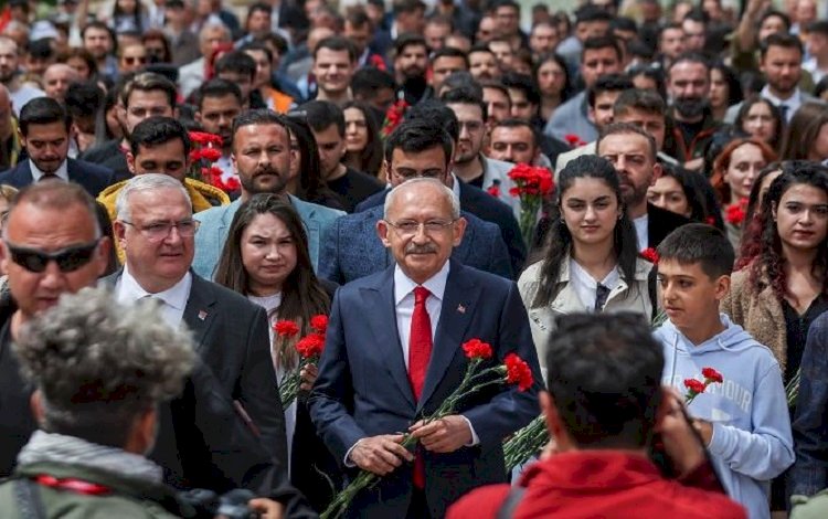 Kılıçdaroğlu, yarınki seçimler öncesinde Anıtkabir'i ziyaret etti