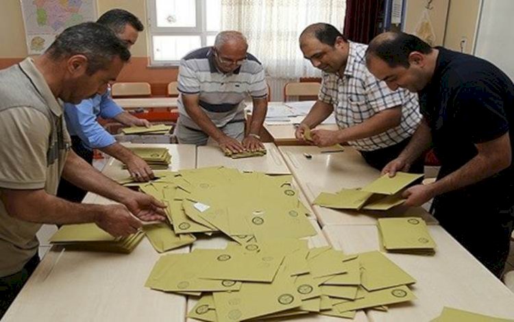 Türkiye seçimleri: Sandıklar kapandı, oylar sayılıyor
