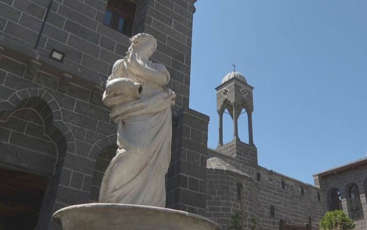 Diyarbakır'daki Keldani kilisesi 7 yıl sonra ibadete hazır