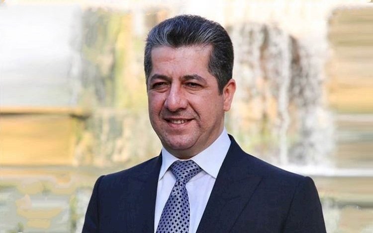 Başbakan Barzani, sınav birincisi öğrencinin ailesine ev hediye etti