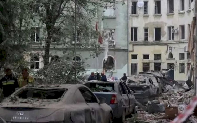 Rusya füzeyle bir apartmanı vurdu: 4 ölü, 9 yaralı