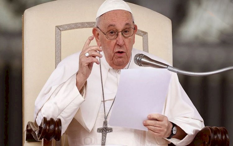 Papa: Düzensiz göçmenlerin denizlerde can vermesi utanç verici