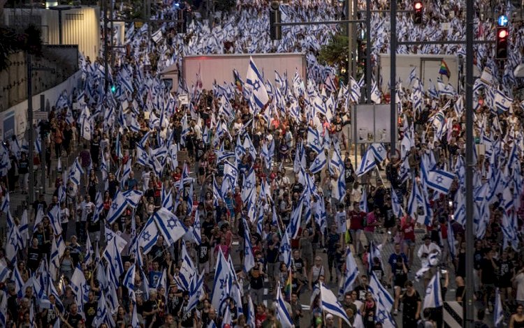 İsrail'de yüz binlerce kişi yargı düzenlemesine karşı yine sokaklara indi