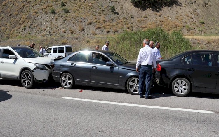Kılıçdaroğlu'nun konvoyunda zincirleme kaza: Yaralılar var
