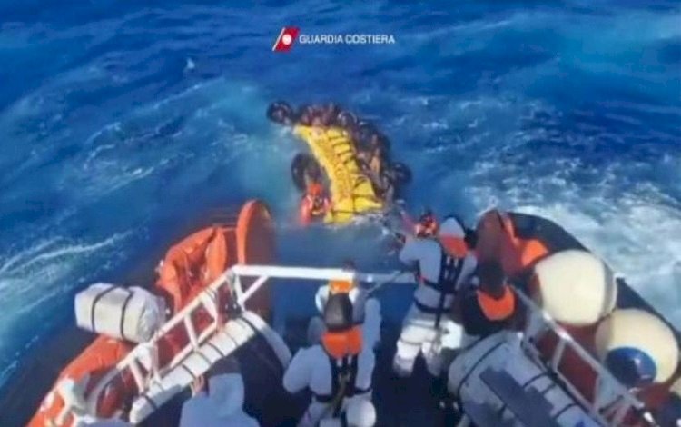 İtalya açıklarında 2 göçmen teknesi battı: 2 ölü, 31 kayıp