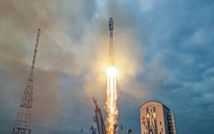 Rusya'nın uzay aracı kontrolden çıkıp Ay'a çakıldı