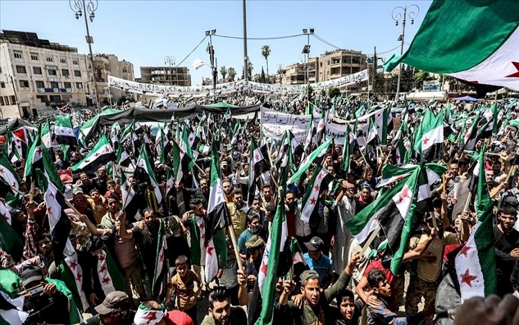 Suriye’de rejime karşı geniş katılımlı protesto