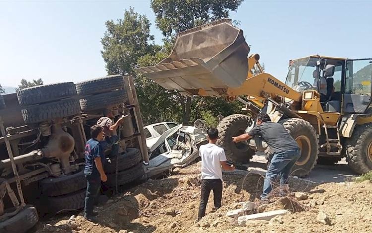 Maraş'ta kamyon cenaze namazı kılanların arasına daldı: Çok sayıda ölü ve yaralı var