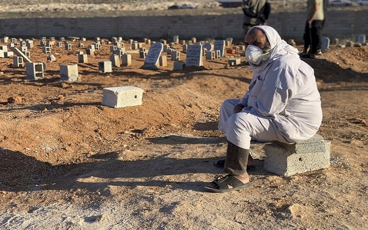 Libya'da binlerce kişinin öldüğü sel felaketinde toplu mezarlar kazıldı