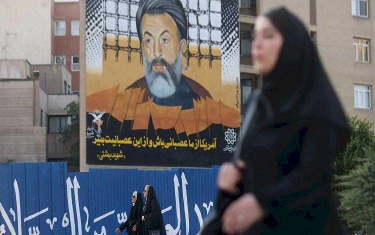 İran'da başörtüsü zorunluluğunu sertleştiren yasa meclisten geçti