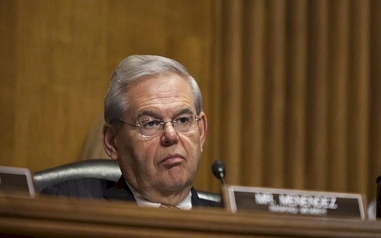 'Rüşvet almakla' suçlanan ABD’li senatör Menendez görevinden ayrıldı