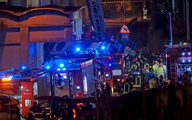 İtalya'da otobüs üst geçitten düştü: 21 kişi öldü