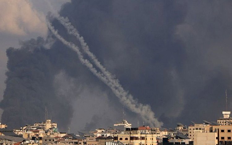 Hamas'ın sivillere verdiği süre doldu! Aşkelon kentine roket yağdırdı