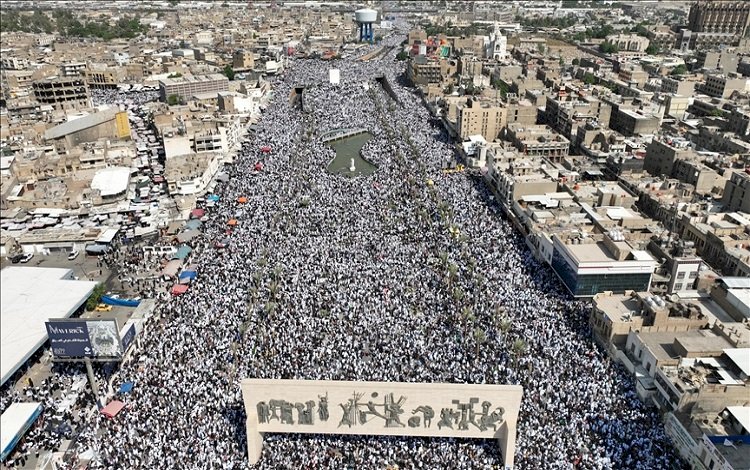 Sadr'ın çağırısıyla binlerce Iraklı, Filistin'e destek için toplandı