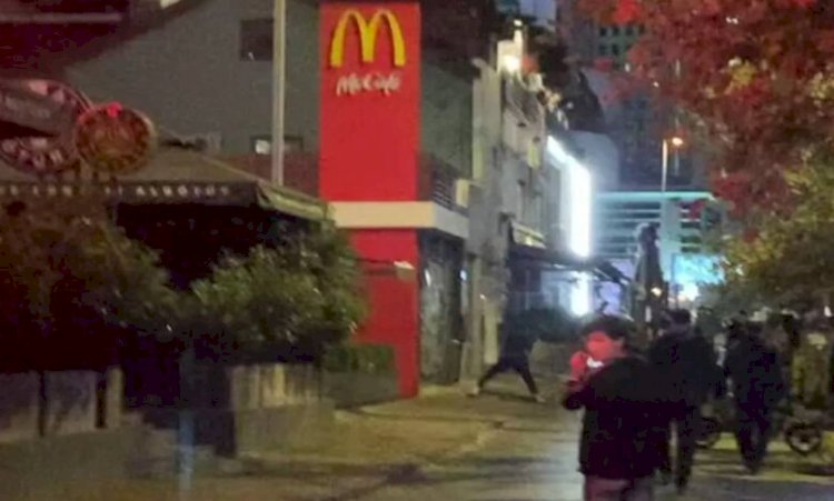 İsrail protestocuları İstanbul'da Katarlılara ait McDonalds'a saldırdı