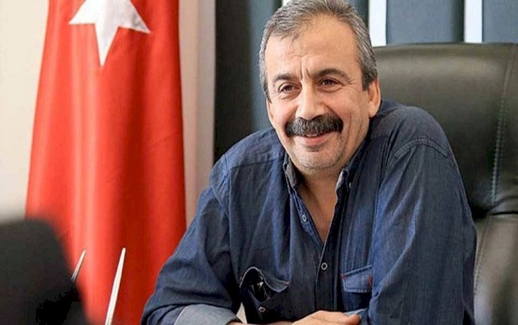 Sırrı Süreyya Önder'in yargılanması durduruldu