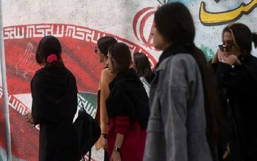 Tahran'da yüzlerce kafeterya ve restoran başörtüsü kararına uymadığı için kapatıldı