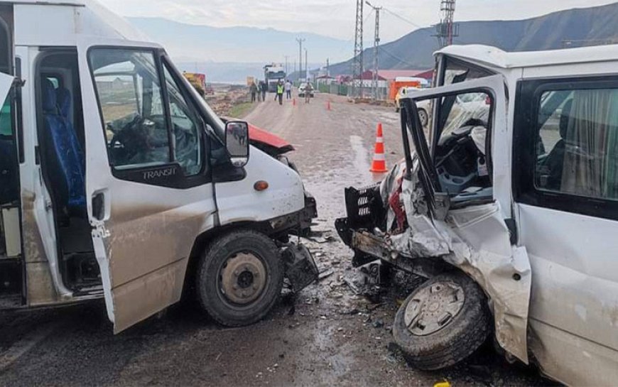 Şırnak'ta iki minibüs çarpıştı: 12 yaralı