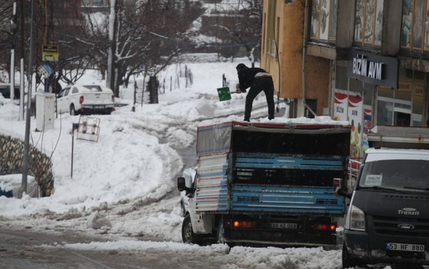 Van, Hakkari, Bitlis ve Muş'ta 313 yerleşim birimine ulaşım sağlanamıyor