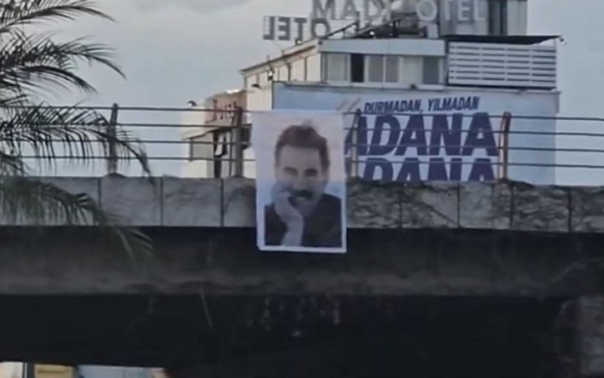 Köprüye Abdullah Öcalan posteri asıldı: 2 gözaltı