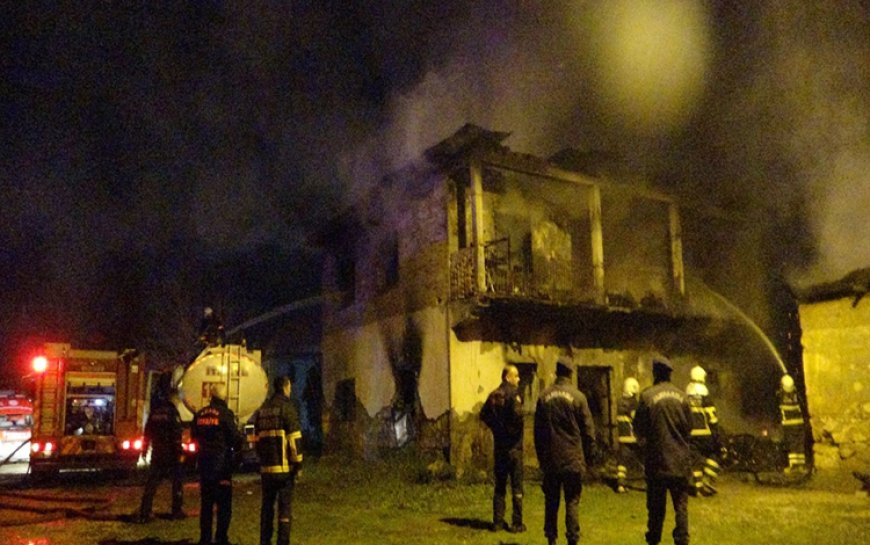 Adana'da facia! Bir aile yangında yok oldu