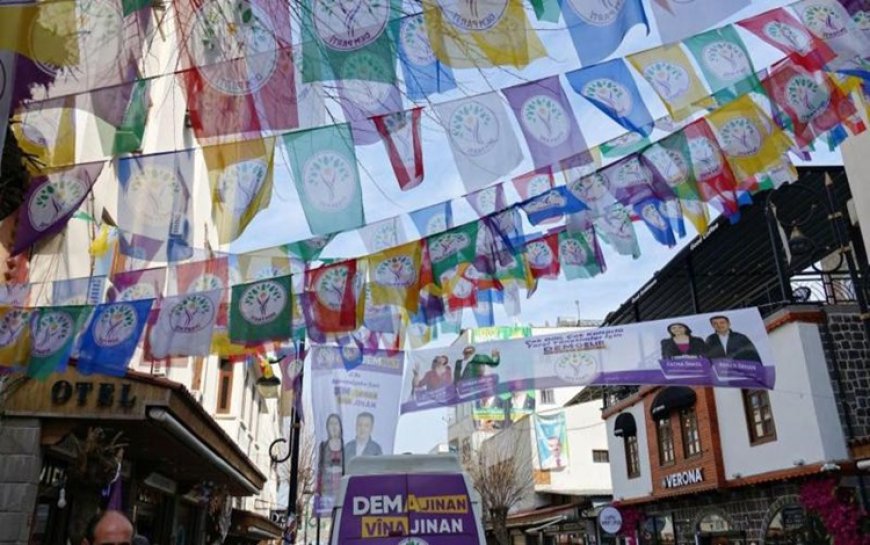 Diyarbakır'da DEM Parti yöneticileri gözaltına alındı