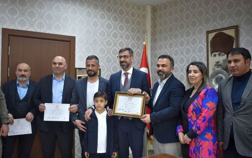 AK Parti’nin Bitlis Belediye Başkan adayı Tanğlay, mazbatasını aldı