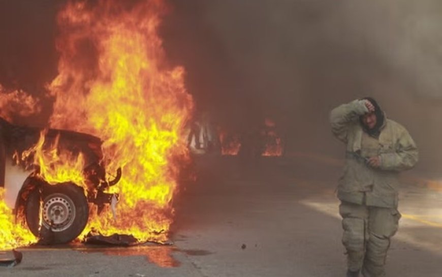 Meksika'da göstericiler hükümet binasını ateşe verdi