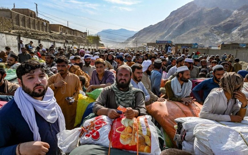 Pakistan bir milyona yakın Afgan mülteciyi sınır dışı etmeye hazırlanıyor