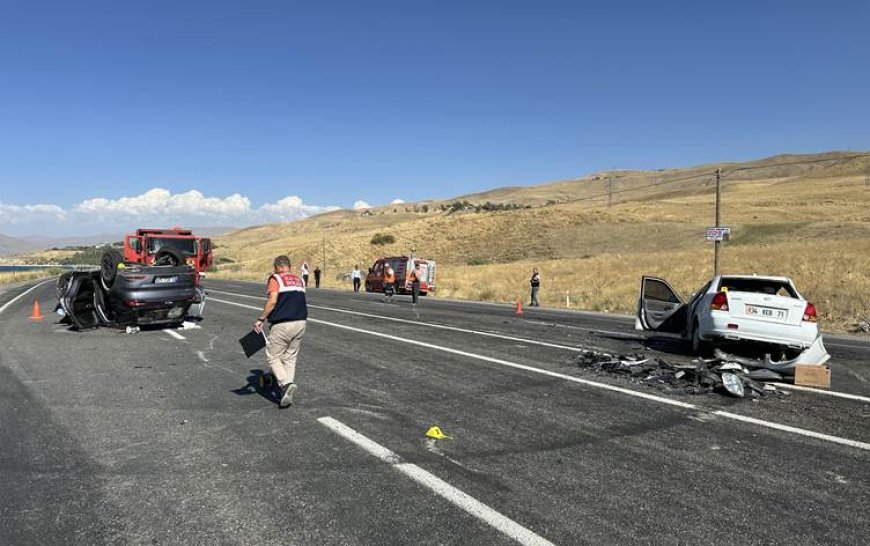 Van'da feci kaza: 2 ölü, 4 yaralı