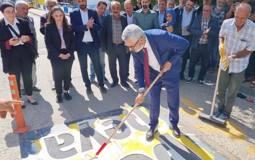 Karakoçan Belediyesi silinen Kürtçe yazıları yeniden yazdı